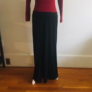 The limited maxi skirt size medium black classic